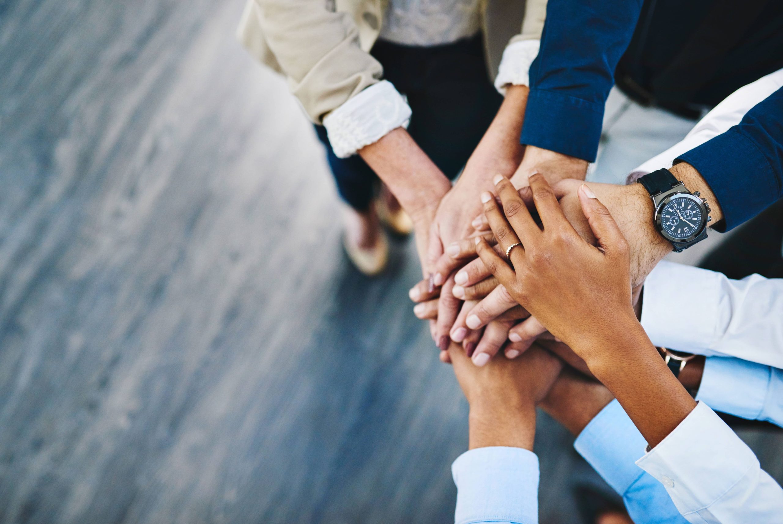 What are the benefits of starting a business in Dubai, UAE?