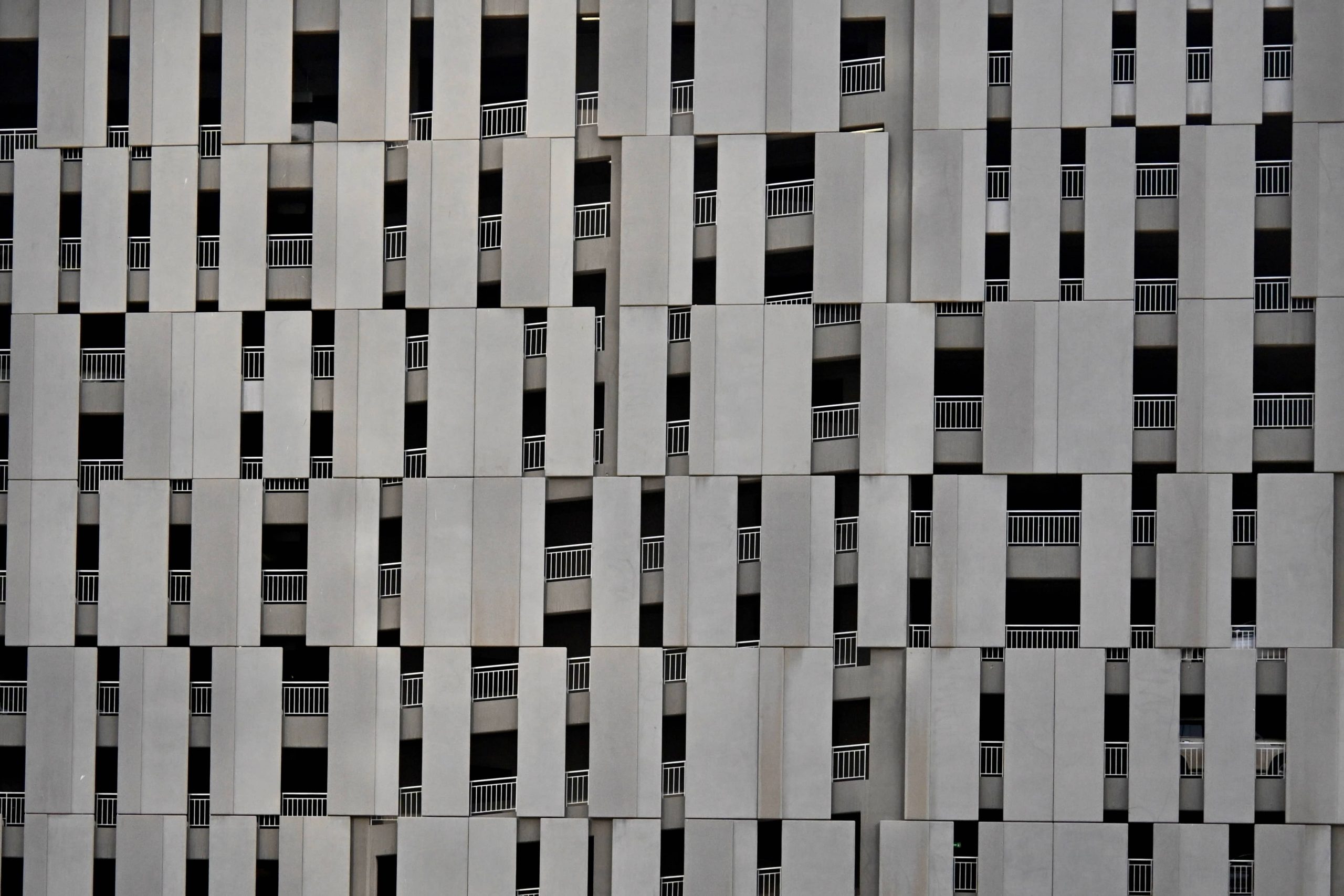 What are the requirements for setting up a business in Dubai, UAE?